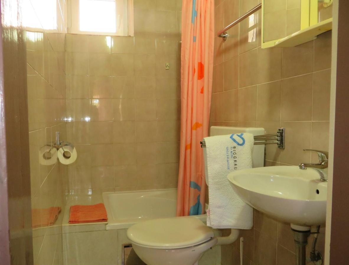Beach Apartments Roza - The Garden Apartment Biograd Na Moru Dış mekan fotoğraf