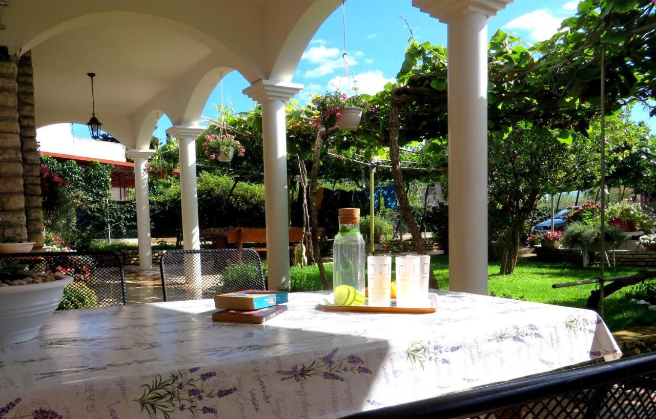 Beach Apartments Roza - The Garden Apartment Biograd Na Moru Dış mekan fotoğraf