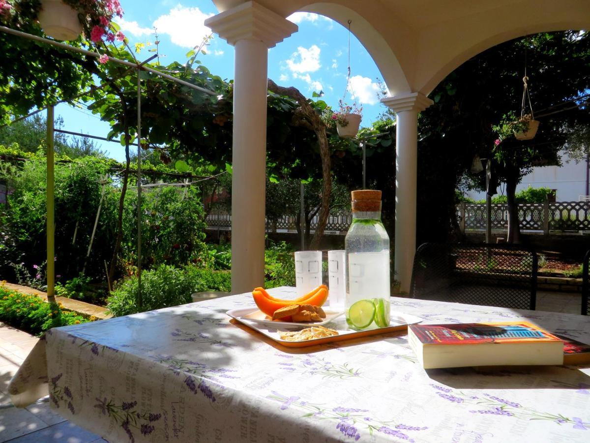 Beach Apartments Roza - The Garden Apartment Biograd Na Moru Dış mekan fotoğraf
