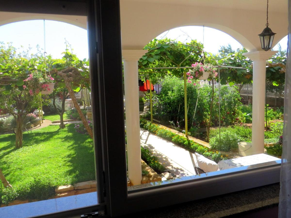 Beach Apartments Roza - The Garden Apartment Biograd Na Moru Dış mekan fotoğraf